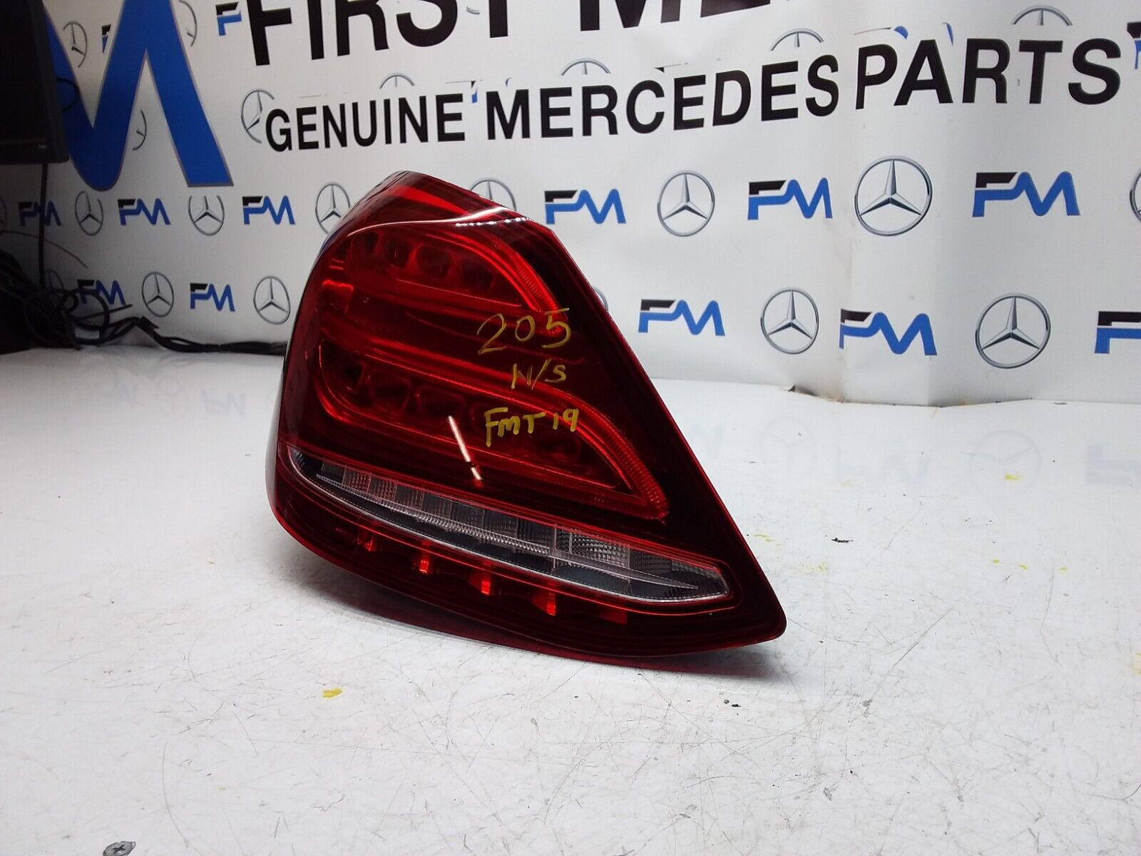 MERCEDES  C CLASS W205 REAR PASSENGER SIDE LED LIGHT FMT19 