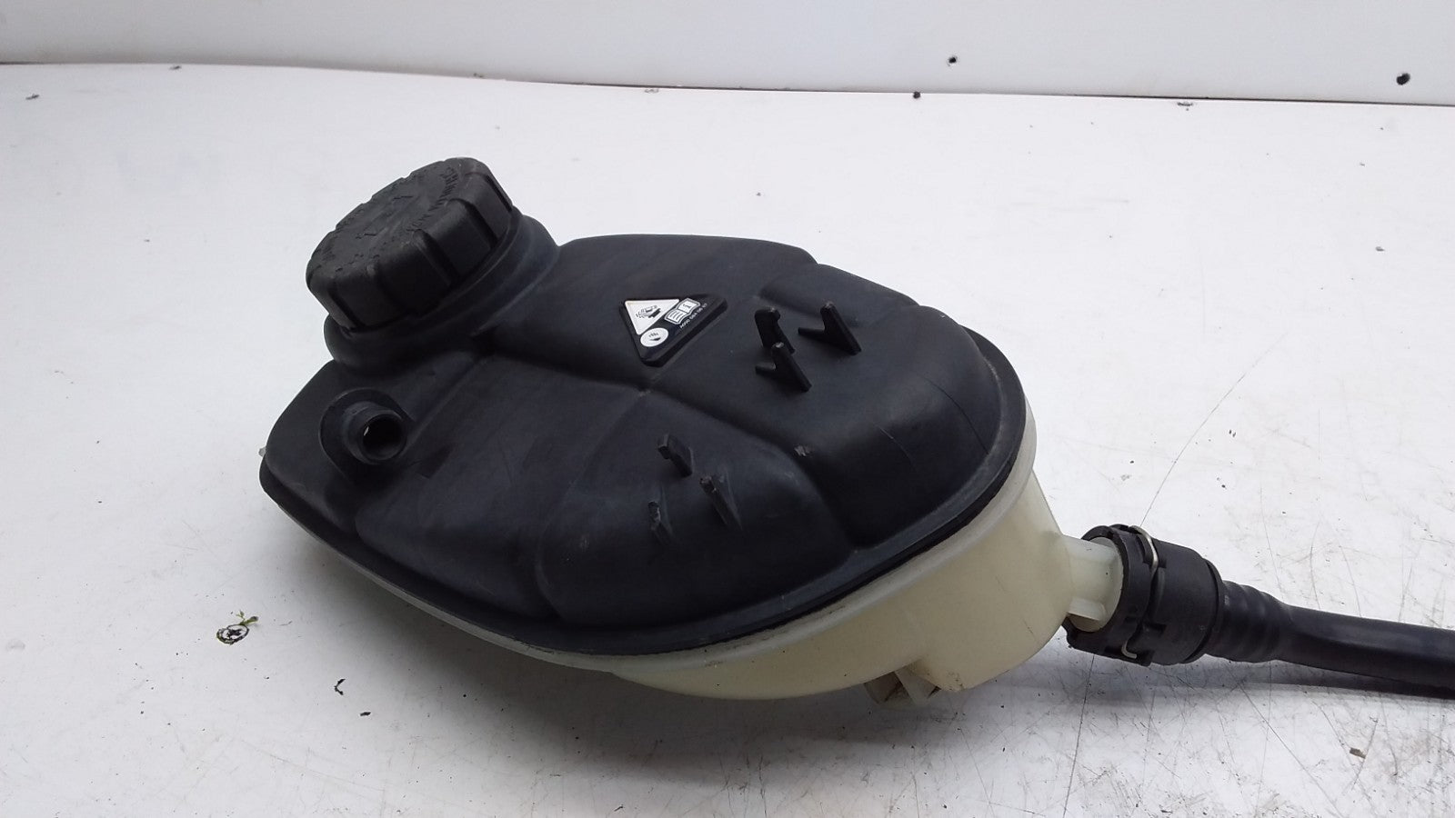 MERCEDES BENZ B-CLASS W246 COOLANT EXPANSION TANK A2465000049 FMR442