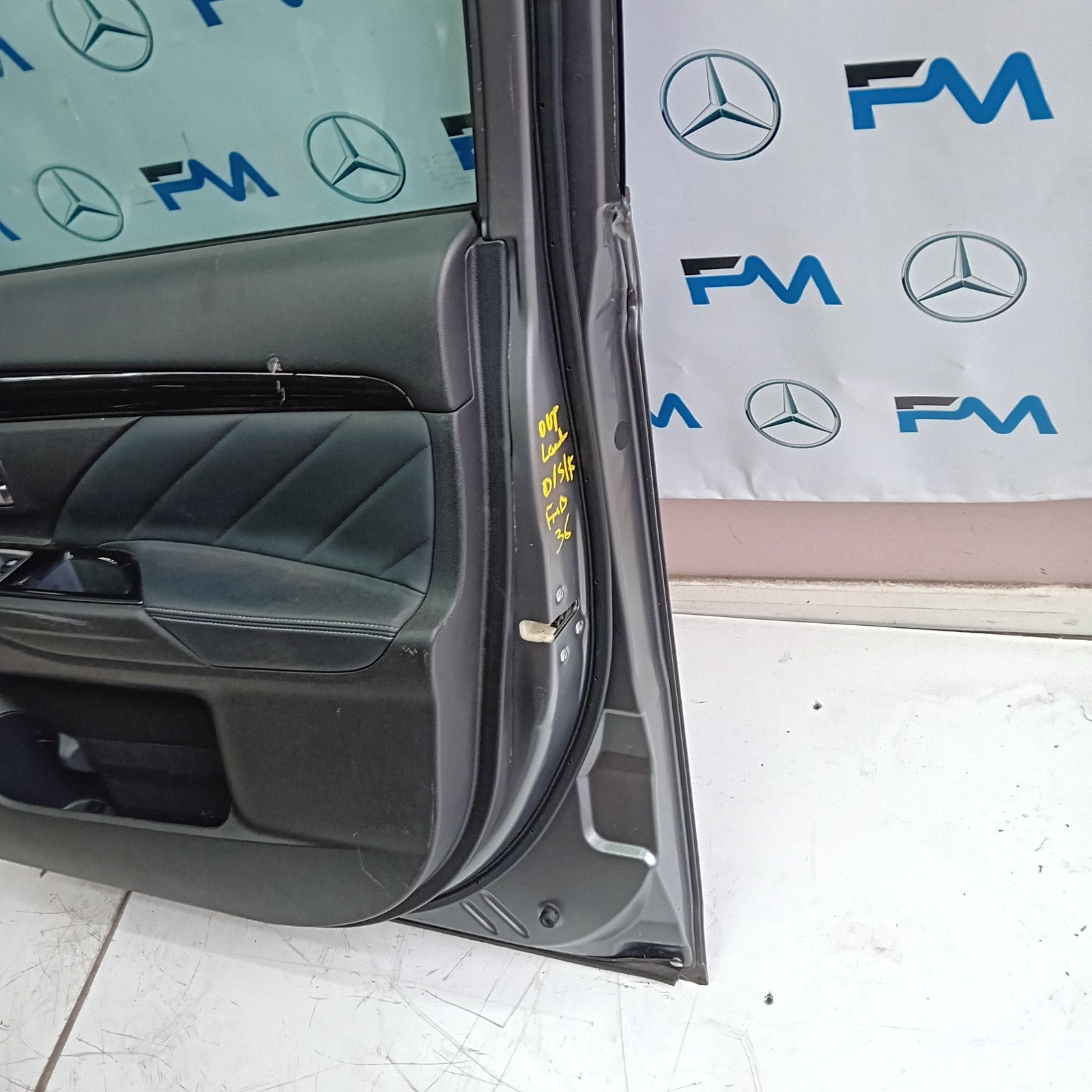 MITSUBISH OUTLANDER DRIVER SIDE FRONT DOOR O/S/F COMPLETE SILVER FMD36