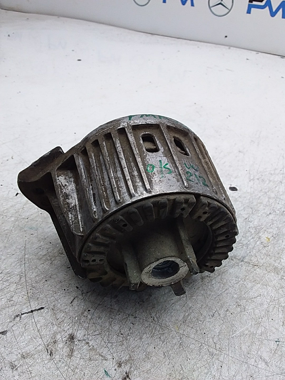 MERCEDES BENZ  E-CLASS  W212  ENGINE MOUNT RIGHT OS A2122406417 FMR356