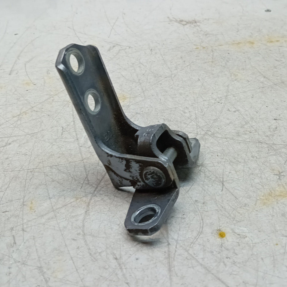 MITSUBISHI OUTLANDER MK3  FRONT DOOR HINGE PANEL E1 A046834 FM001644