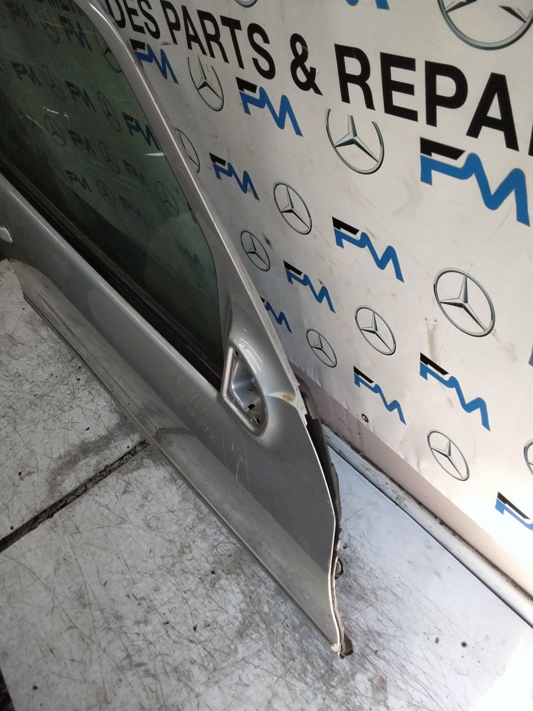 MERCEDES C-CLS W203 SLN DRIVER FRONT DOOR OSF SILVER 2001-04  FMD592