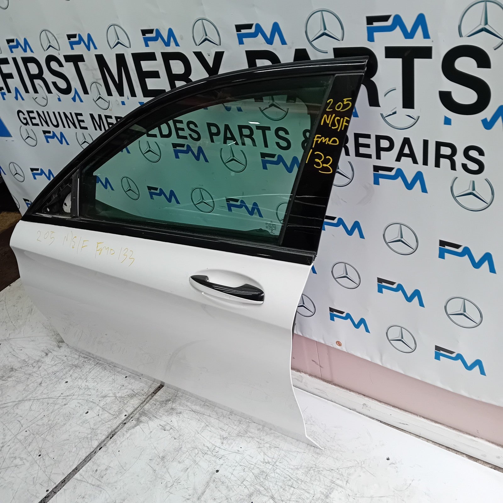 MERCEDES BENZ C-CLASS W205 PASSENGER SIDE FRONT DOOR N/S/F  WHITE FMD133