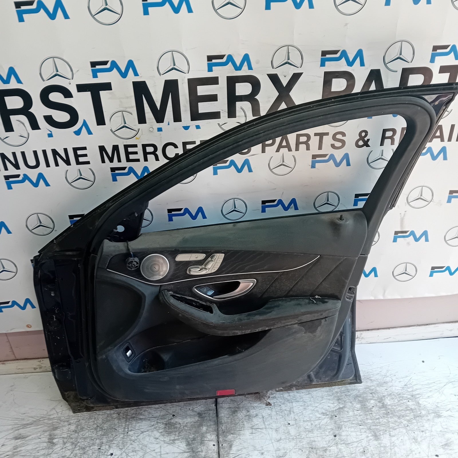 MERCEDES C-CLASS W205 DRIVER FRONT DOOR OSF 2014 BLUE COMPLETE  FMD509