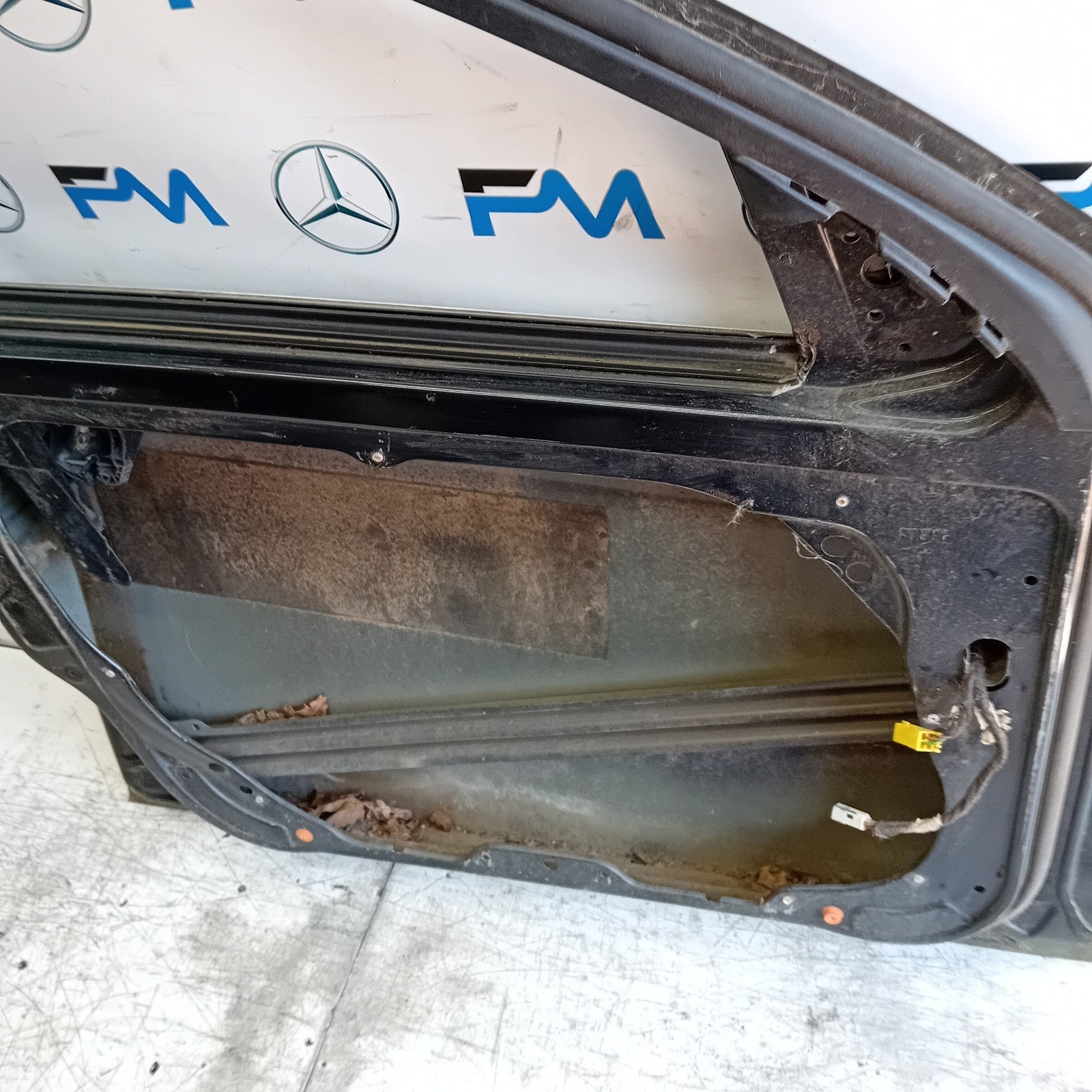 MERCEDES BENZ  BENZ C-CLASS W204 PASSENGER FRONT DOOR NSF 2012 BLACK FMD527