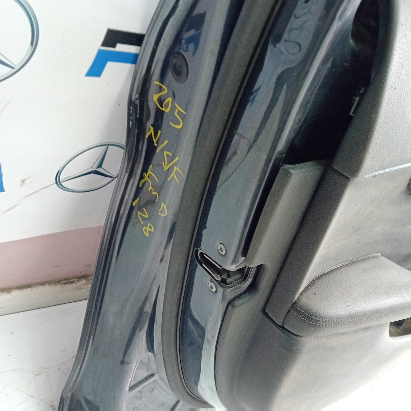 MERCEDES BENZ C-CLASS W205 PASSENGER SIDE FRONT DOOR N/S/F COMPLETE FMD128