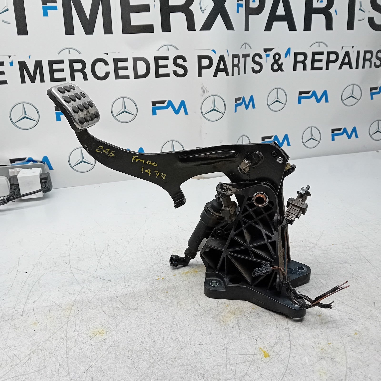 MERCEDES B-CLASS W246 CLUTCH PEDAL WITH CYLIBDER A2462900619 2015  FM001477