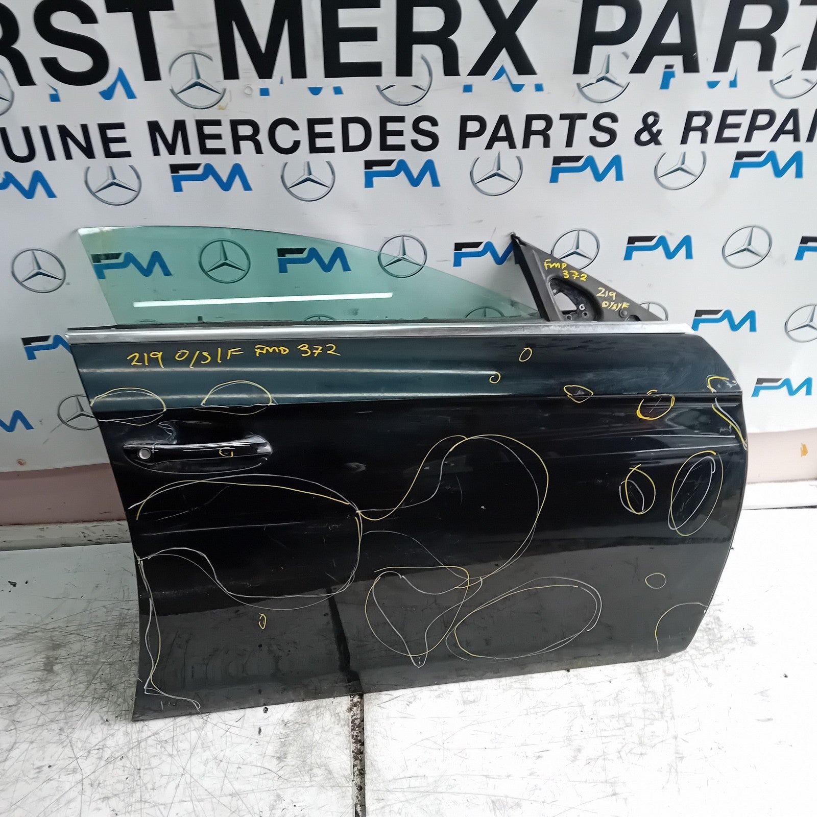 MERCEDES BENZ CLS W219 CP DRIVER FRONT DOOR OSF BLACK 2005-10  COMPLETE FMD372