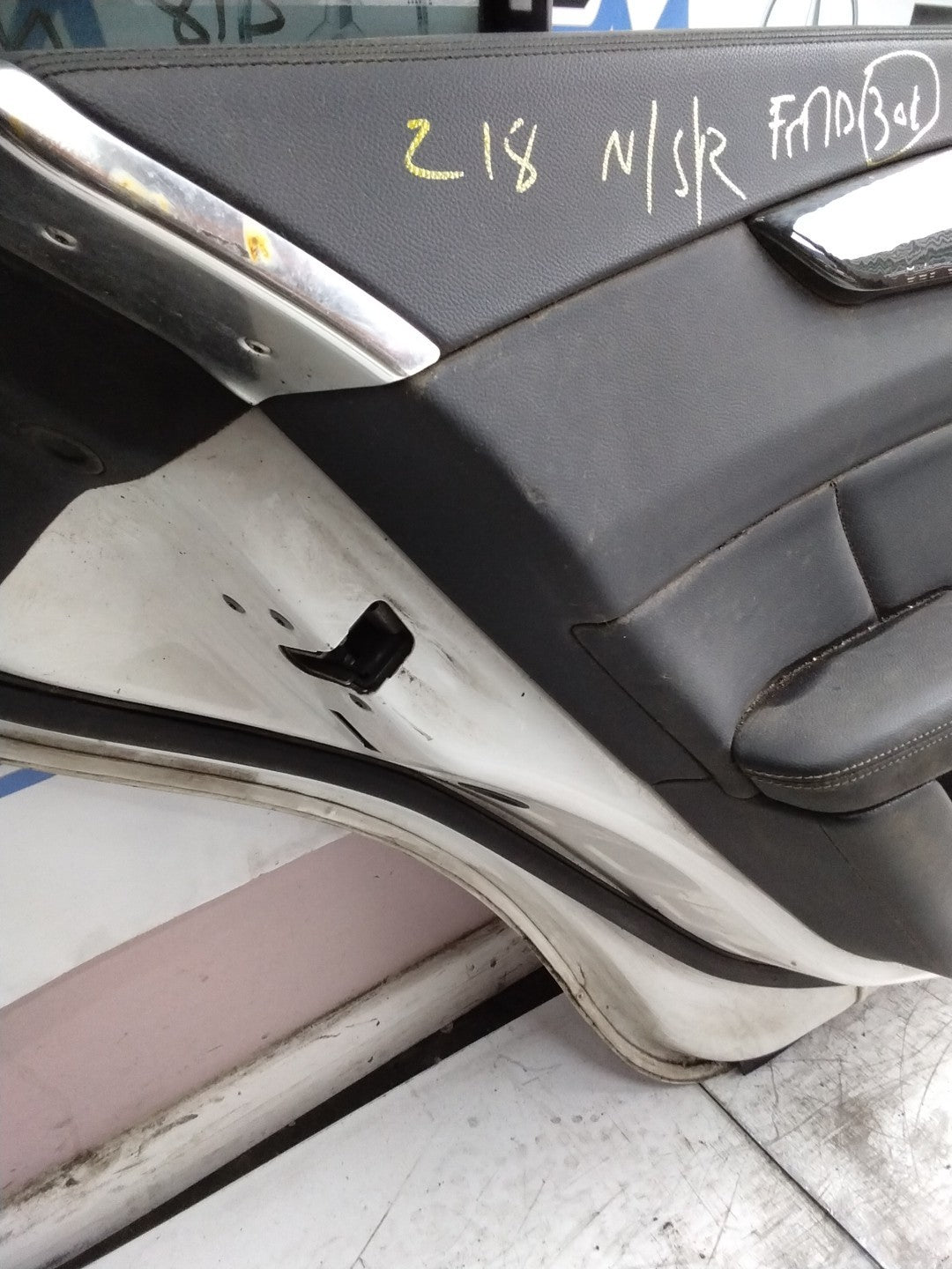 MERCEDES CLS W218  COUPE PASSENGER REAR DOOR NSR WHITE 2011-17 COMPLETE FMD301