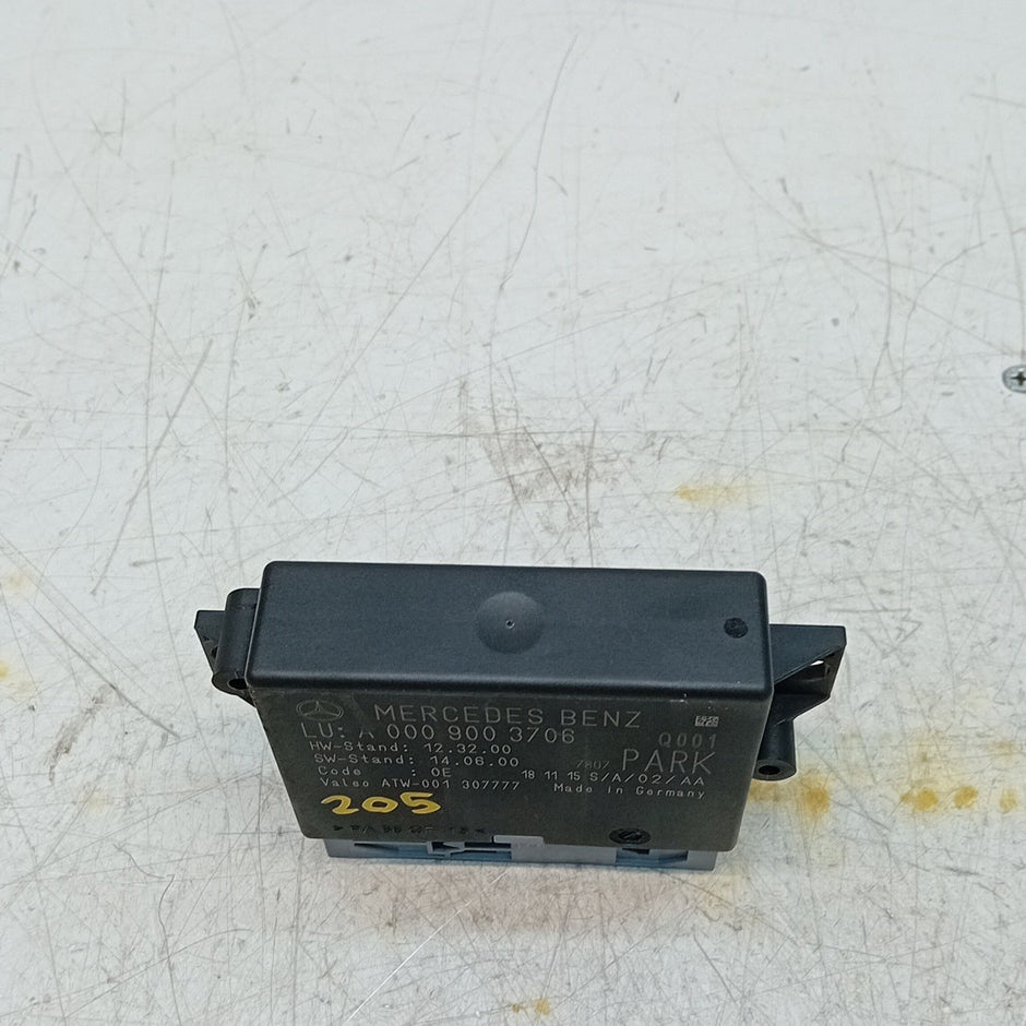 MERCEDES S C-CLASS PARKING SENSOR CONTROL MODULE W205 W222 A0009003706 FM001552