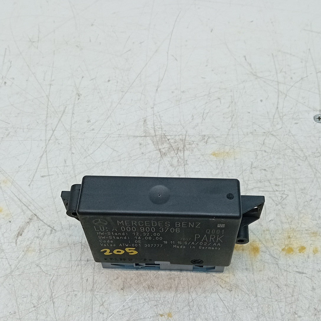 MERCEDES S C-CLASS PARKING SENSOR CONTROL MODULE W205 W222 A0009003706 FM001552