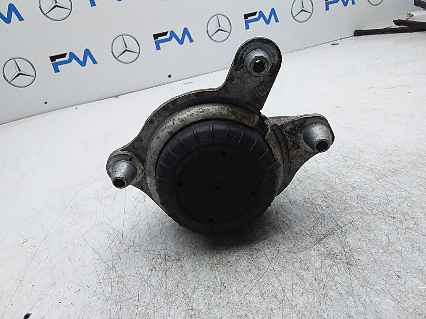 MERCEDES BENZ  E-CLASS W213  ENGINE MOUNT RIGHT OS A2132400600 FMR332