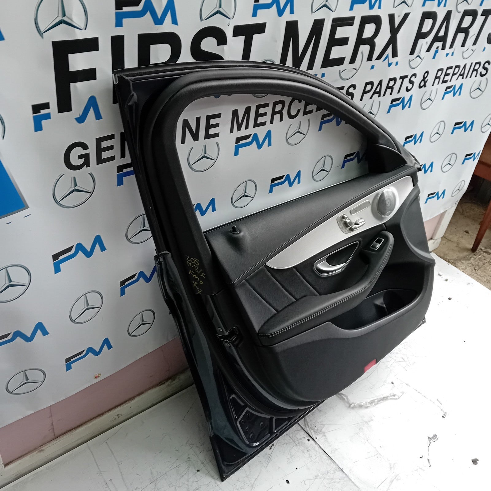 MERCEDES BENZ C-CLASS W205 PASSENGER SIDE FRONT DOOR N/S/F COMPLETE FMD44