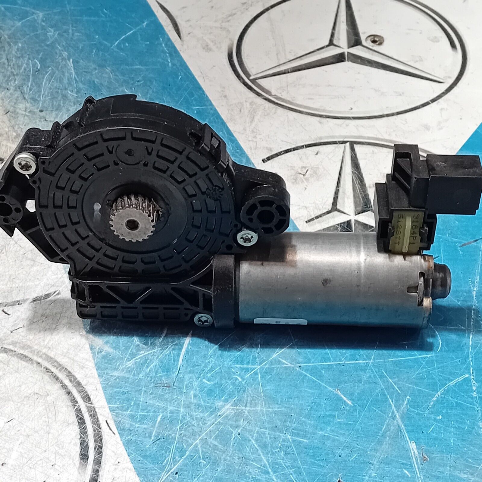 2014 MERCEDES C CLASS W205 PANORAMIC SUN ROOF MOTOR 0390200100 BOSCH