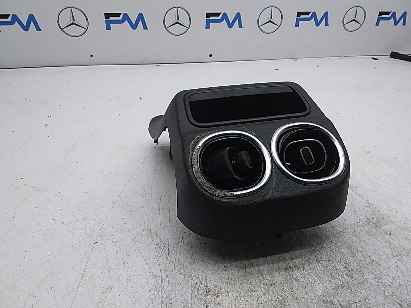 MERCEDES C-CLASS W206 REAR CENTRE AIR VENTS DAMAGED A2066806500 FMR214