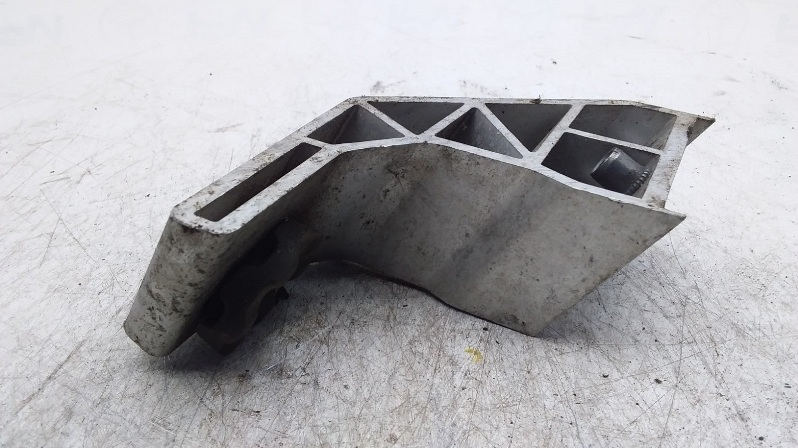 MERCEDES BENZ  C-CLASS  RADIATOR MOUNTING BRACKET LEFT SIDE A2055014120 FMR404
