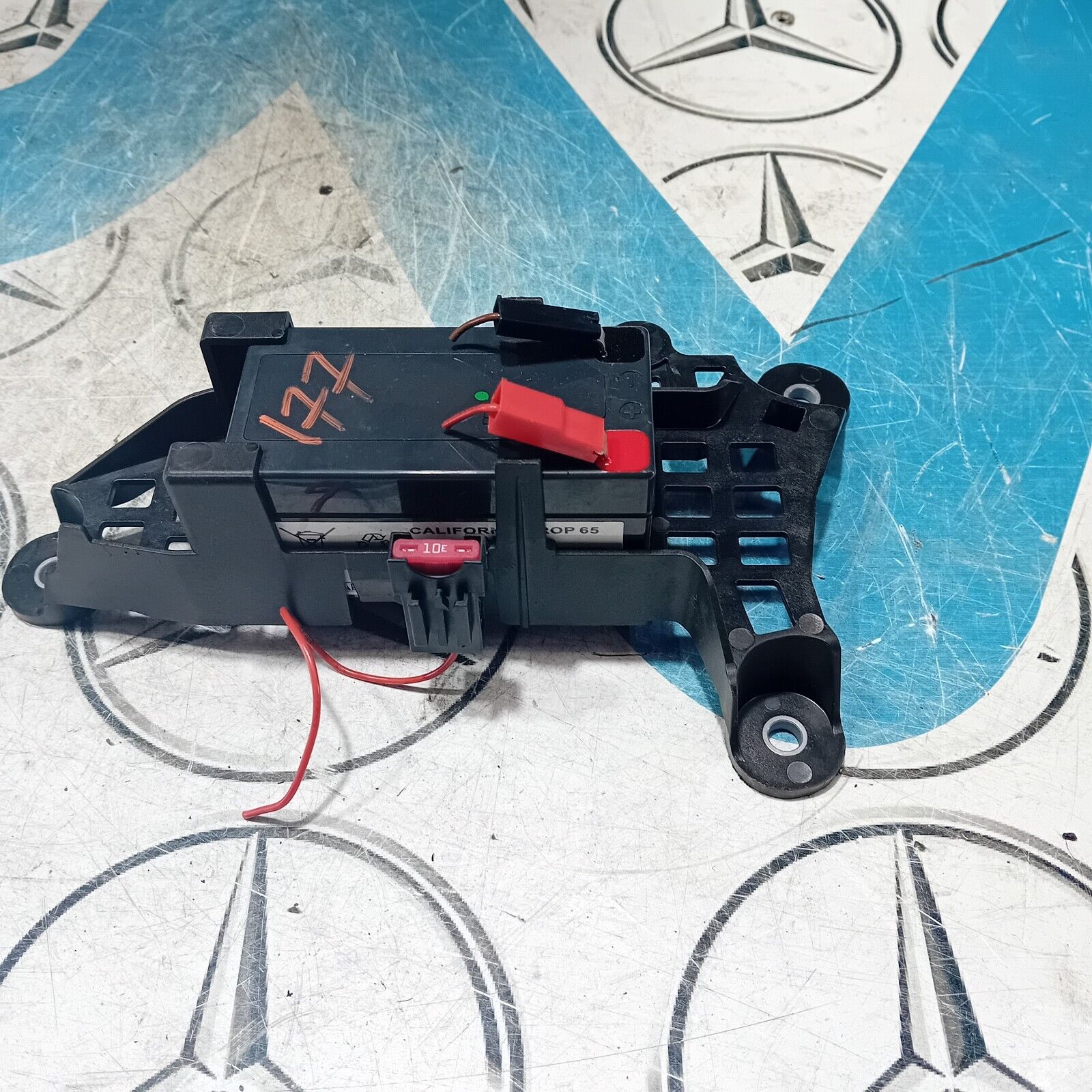 2021 MERCEDES BENZ A180 W177 SMALL AUXILIARY BATTERY & BRACKET  A2475451000
