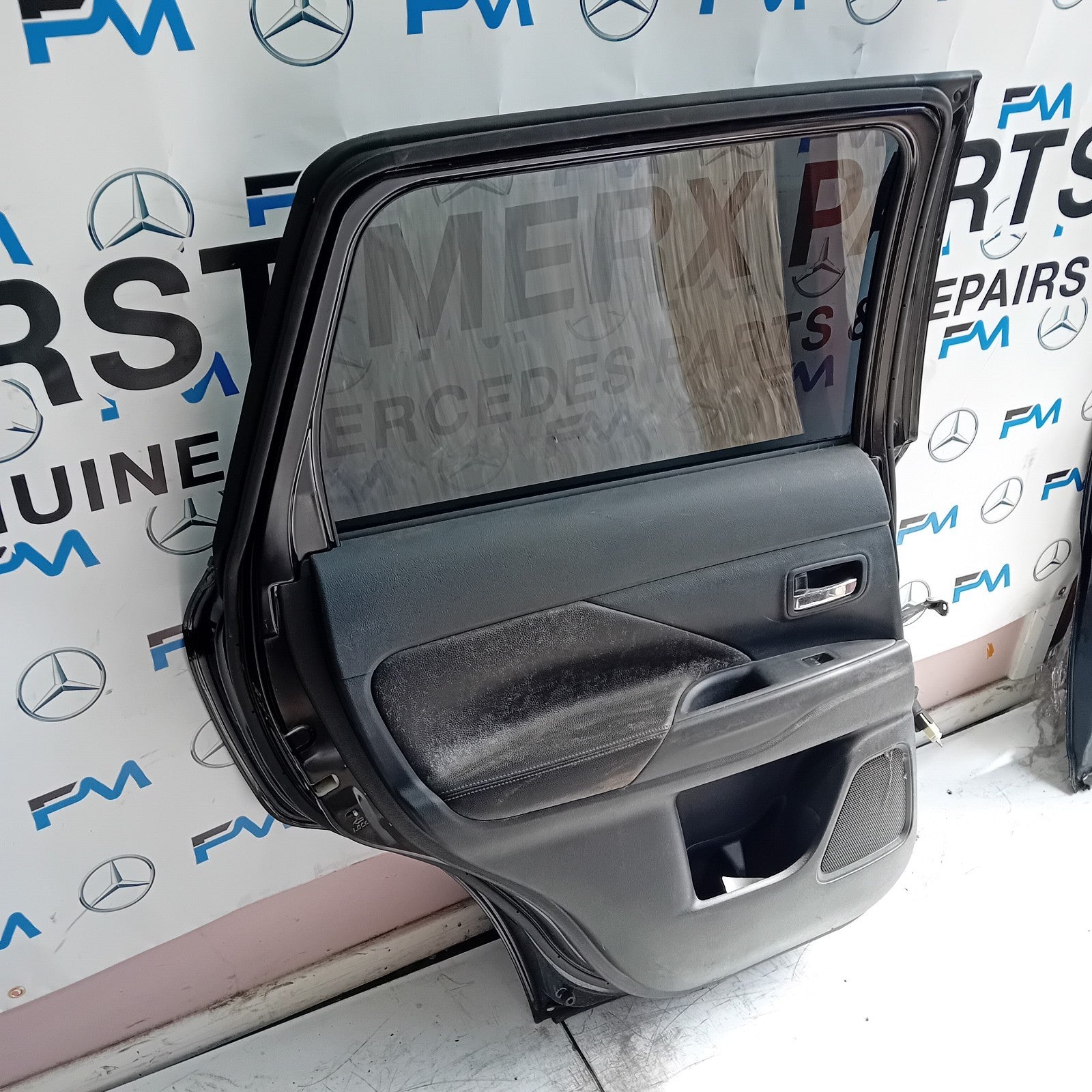 MITSUBISH OUTLANDER MK3 PASSENGER REAR DOOR NSR BLACK 2013 COMPLETE FMD188
