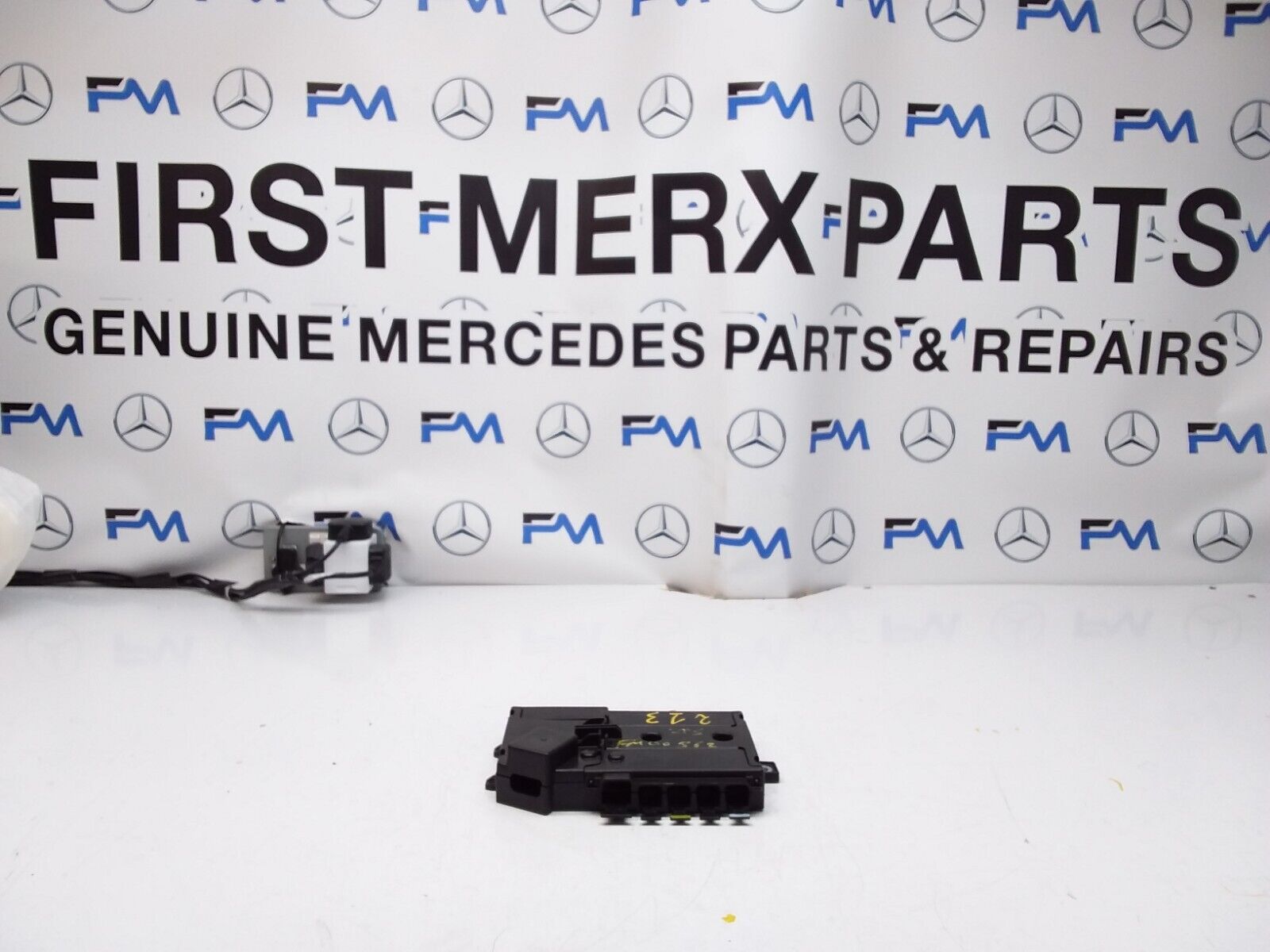 Mercedes E-Class W213 Front Inboard Fuxebox Module Unit A2135406200 FM00362