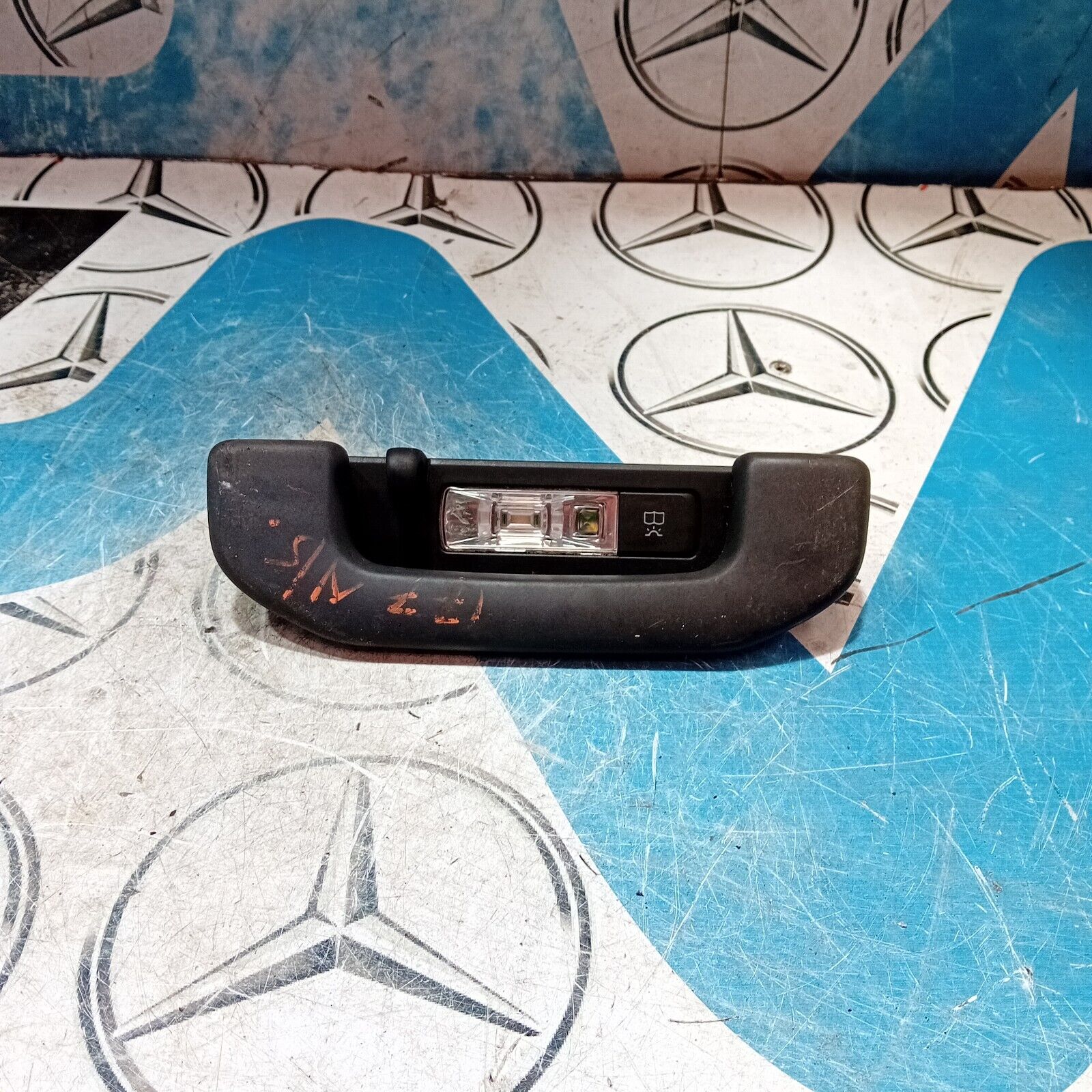 2016 MERCEDES E CLASS E220 W213 REAR LEFT SIDE INTERIOR ROOF HANDLE WITH LIGHT