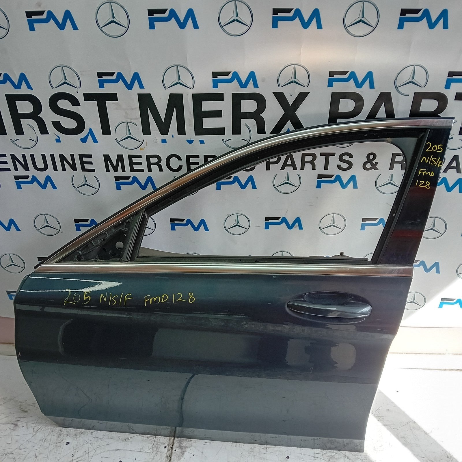 MERCEDES BENZ C-CLASS W205 PASSENGER SIDE FRONT DOOR N/S/F COMPLETE FMD128