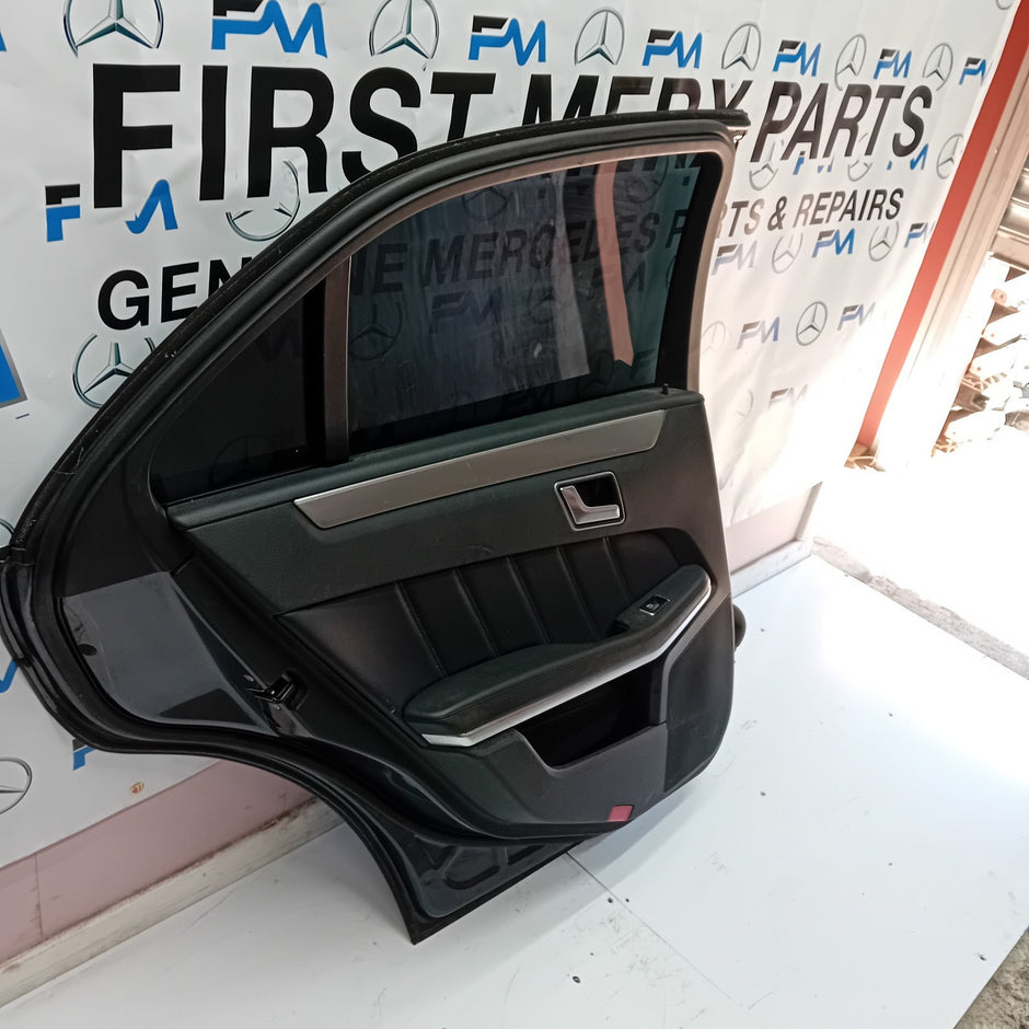 MERCEDES BENZ E-CLASS  W212 PASSENGER SIDE REAR DOOR ( NEAR SIDE REAR ) FM06