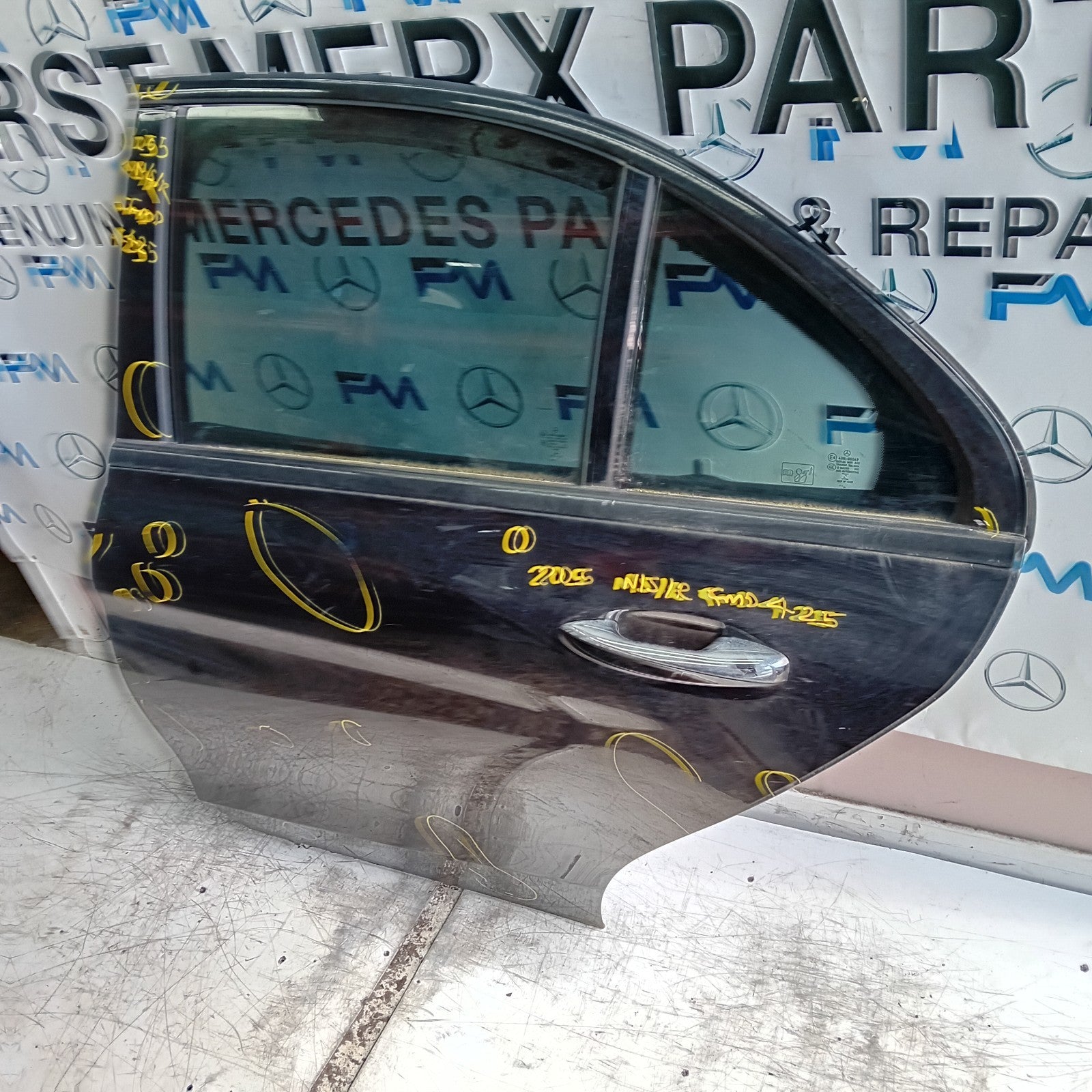 MERCEDES C-CLASS W205 SLN PASSENGER REAR DOOR NSR BLACK 2014 ON COMPLETE FMD425