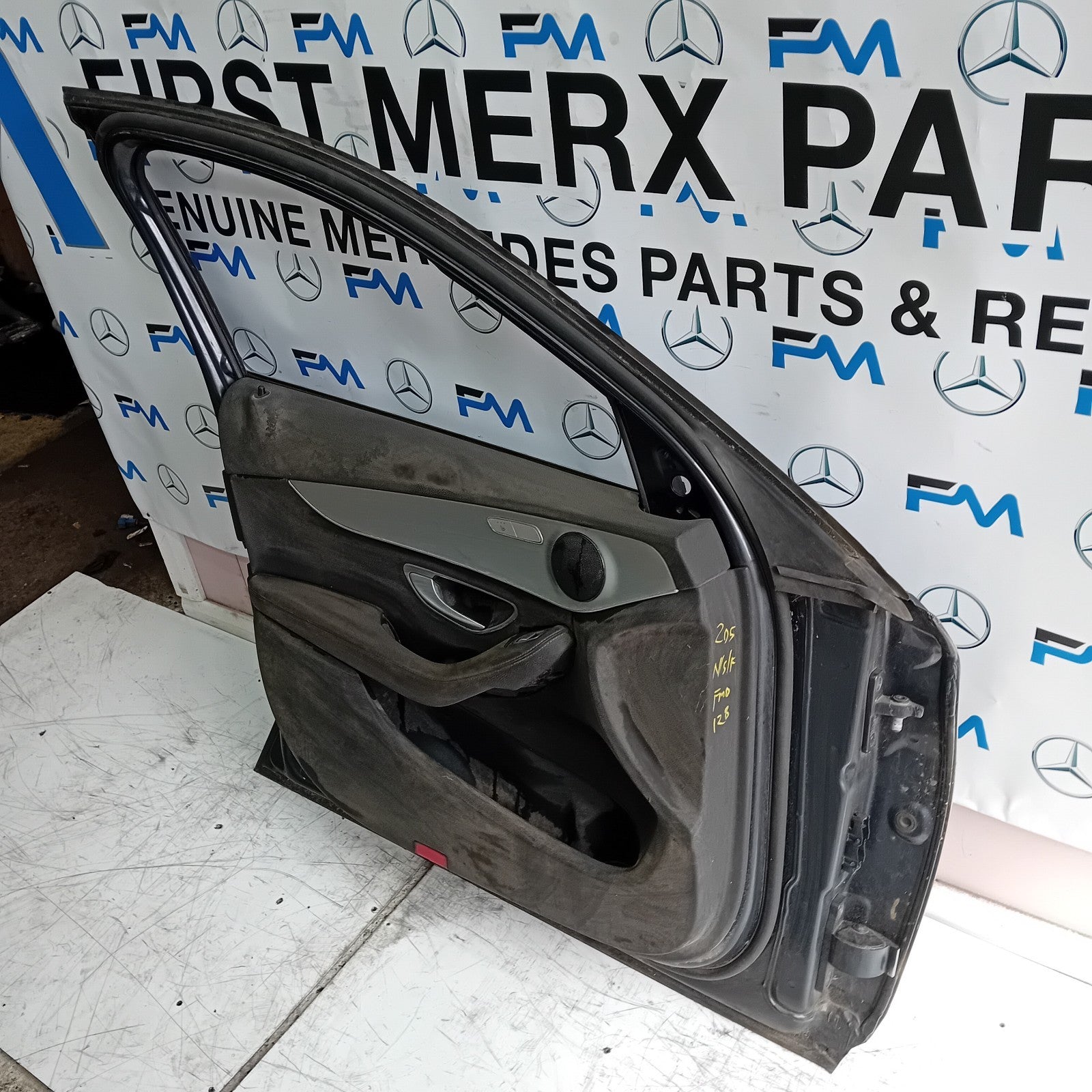 MERCEDES BENZ C-CLASS W205 PASSENGER SIDE FRONT DOOR N/S/F COMPLETE FMD128