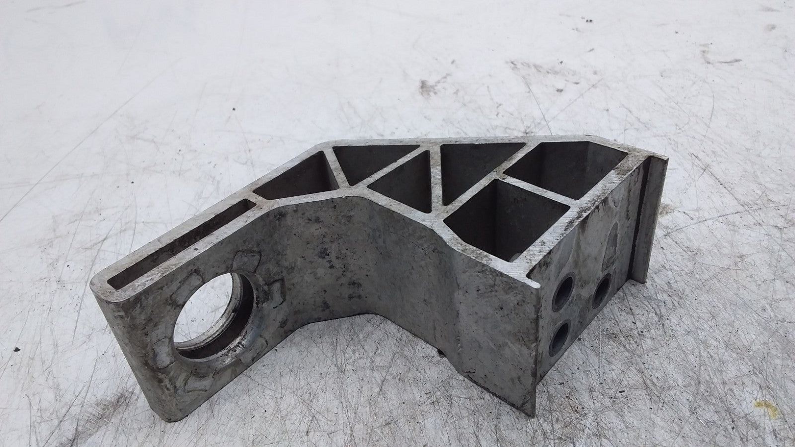 MERCEDES BENZ  C-CLASS  RADIATOR MOUNT BRACKET LEFT SIDE A2055013920 FMR401