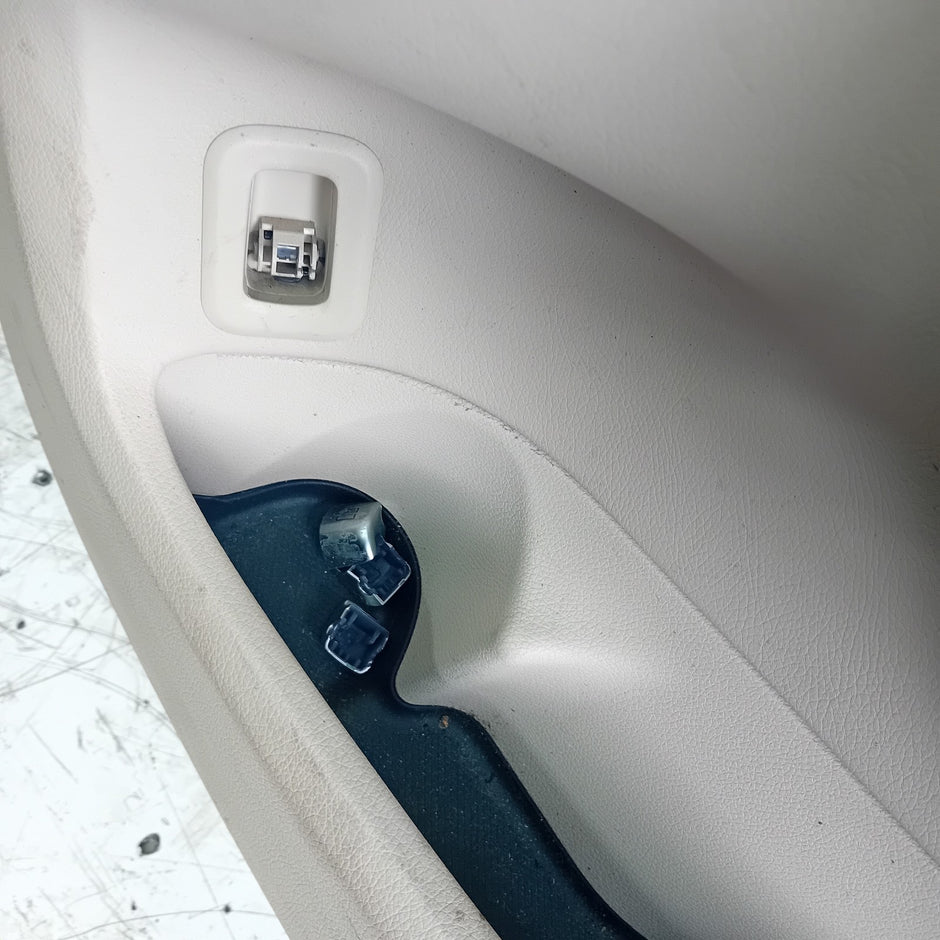MERCEDES BENZ C-CLASS W205 DRIVER  FRONT DOOR O/S/F RED  COMPLETE 2014-21 FMD152
