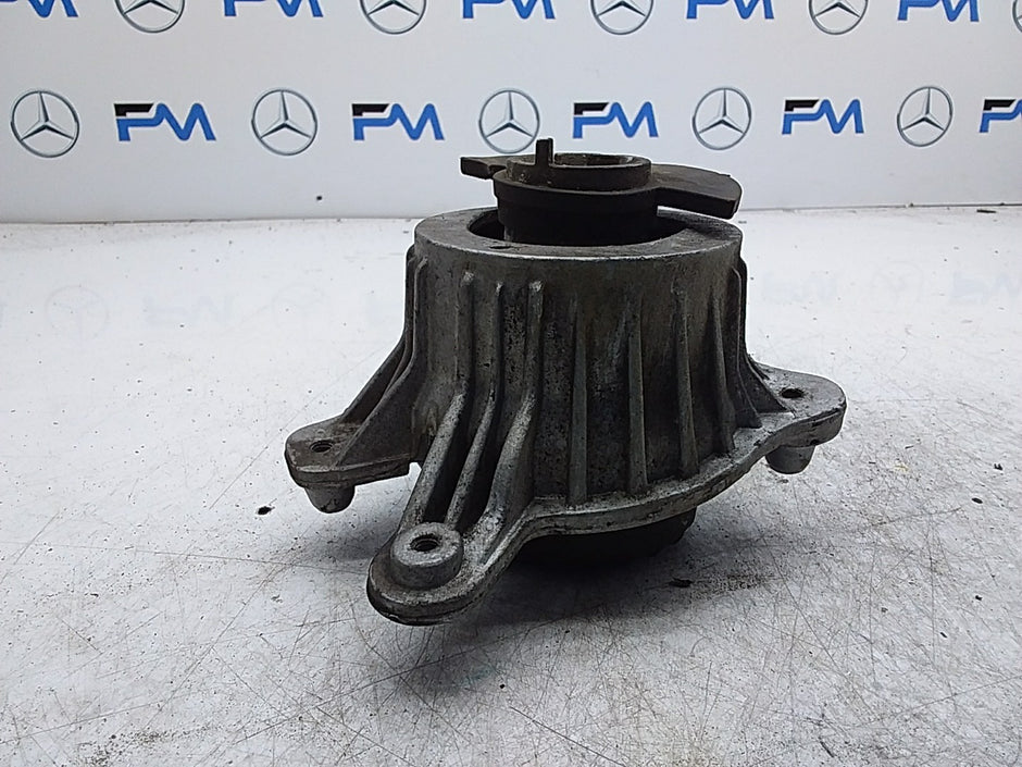 MERCEDES BENZ  C-CLASS  W205  ENGINE MOUNT LEFT NS A2052406617 FMR353