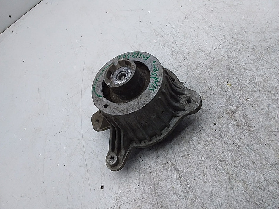 MERCEDES BENZ  C-CLASS  W205  ENGINE MOUNT LEFT NS A2052406817 FMR342