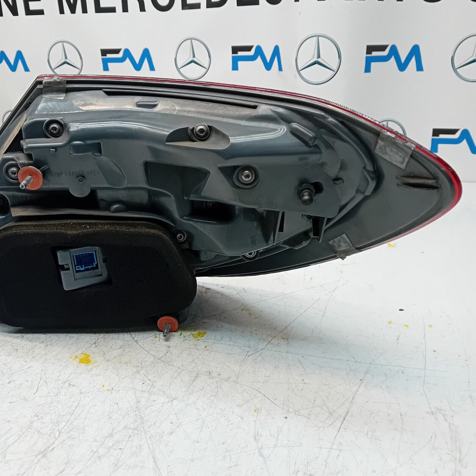 MERCEDES E-CLASS W213 2017 REAR PASSENGER N/S TAIL LIGHT A2139067700 FMT48