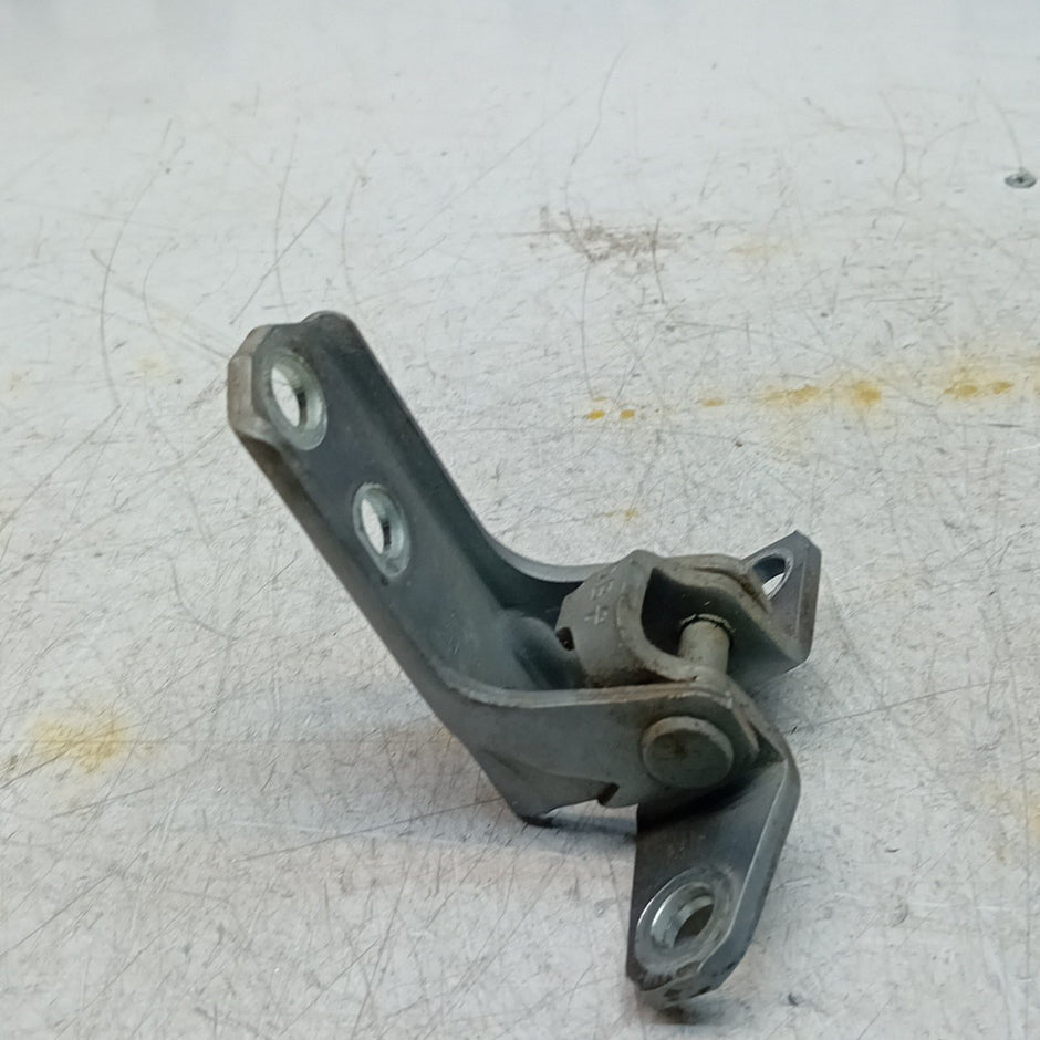 MITSUBISHI OUTLANDER MK3  FRONT DOOR HINGE PANEL E1 A046834 FM001646