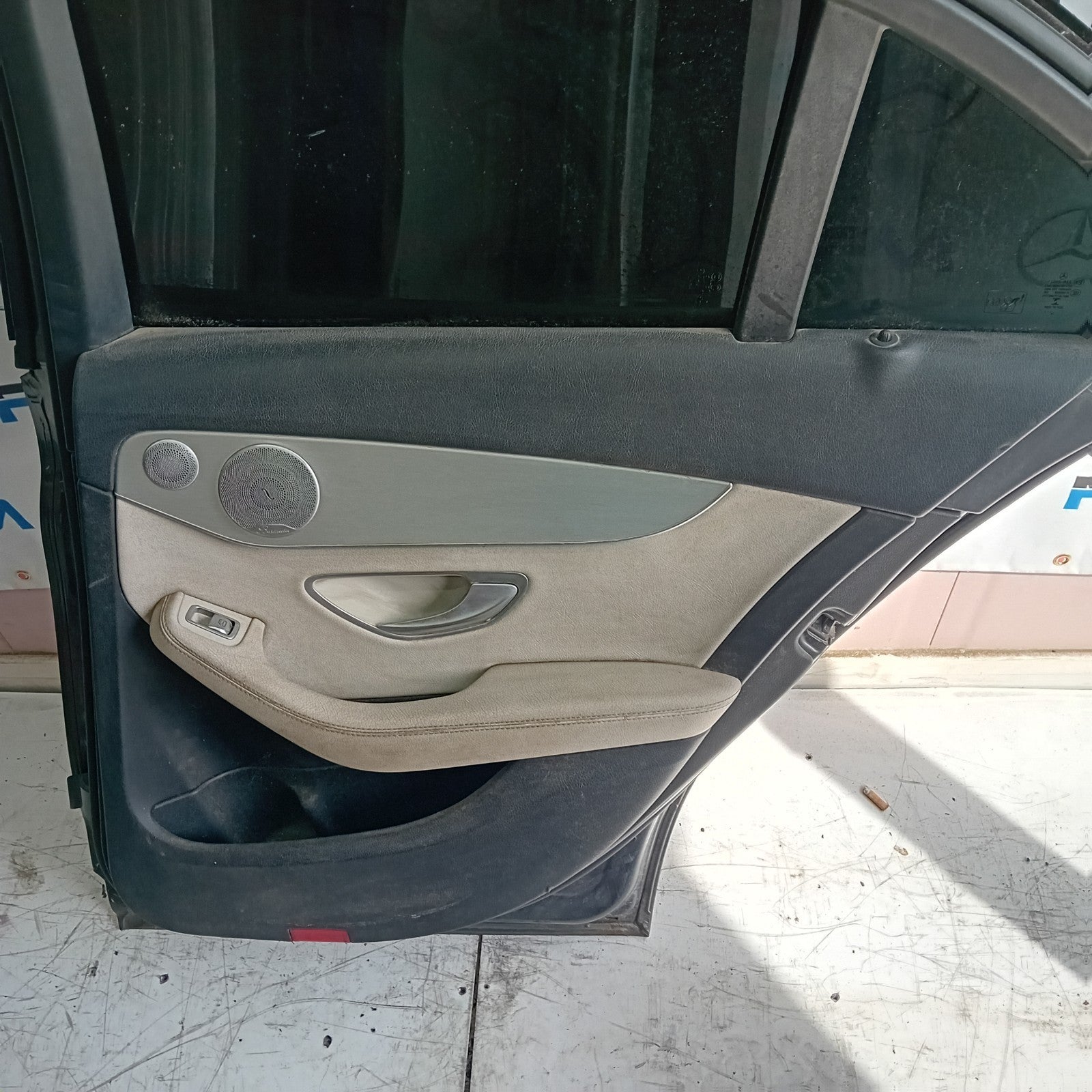 MERCEDES BENZ  C-CLASS W2O5 DRIVER SIDE REAR DOOR O/S/R COMPLETE GREY FMD108