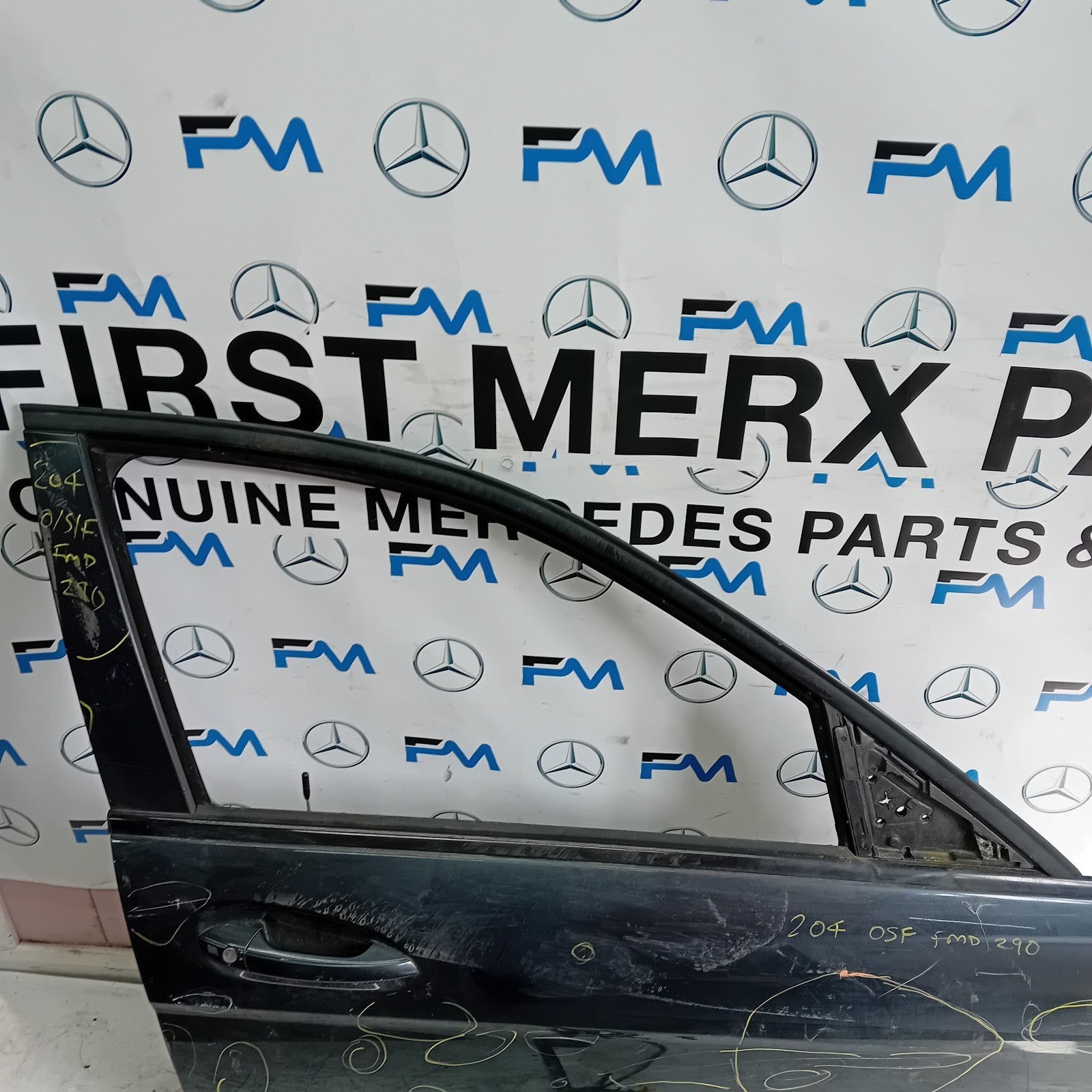 MERCEDES BEBZ C-CLASS W204 DRIVER SIDE FRONT DOOR OSF FMD290