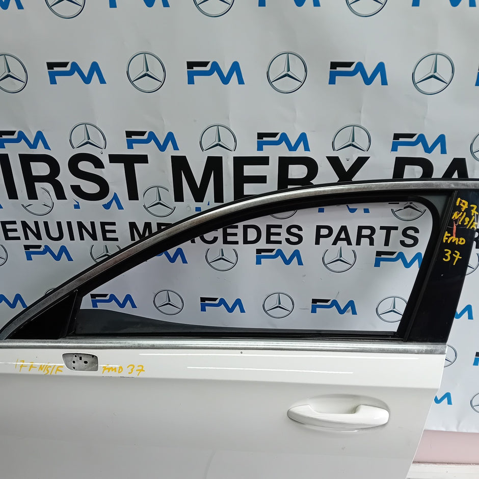 MERCEDES C-CLASS W177 PASSENGER SIDE FRONT DOOR N/S/F COMPLETE WHITE FMD37