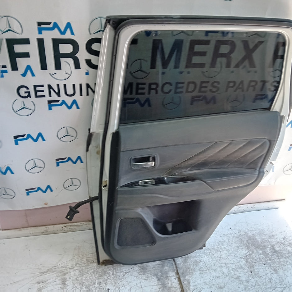 MITSUBISHI OUTLANDER MK3 DRIVER REAR DOOR OSR 2013 WHITE COMPLETE FMD493