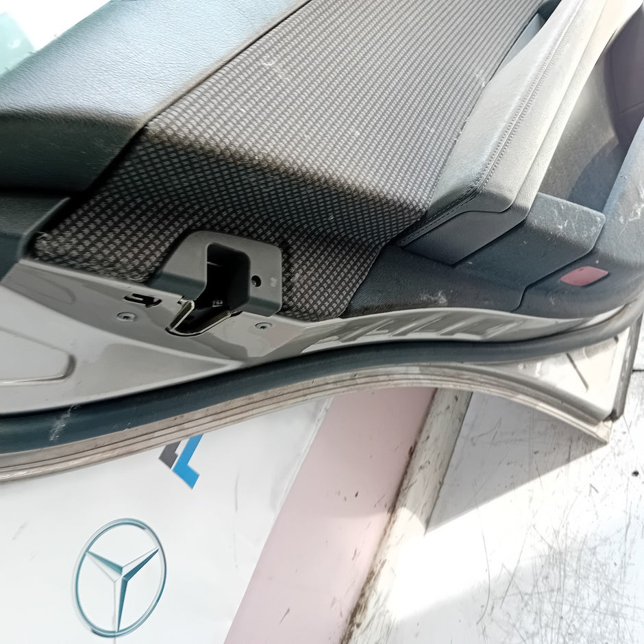 MERCEDES BENZ  E-CLASS W212 PASSENGER REAR DOOR NSR  2016 COMPLETE FMD485