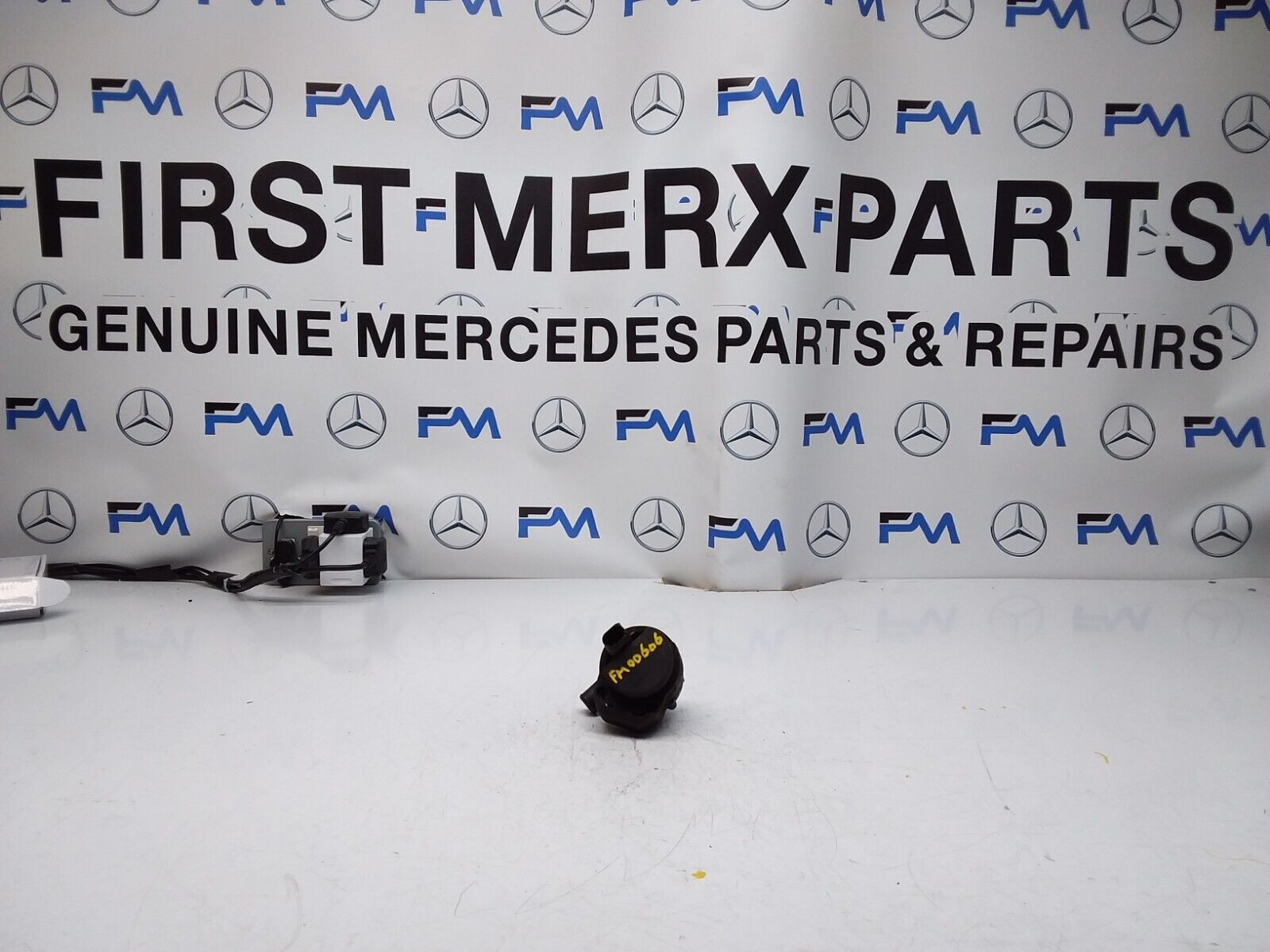 Mercedes E-CLASS W211 ELECTRIC COOLANT WATER PUMP A2118350028 FM00606
