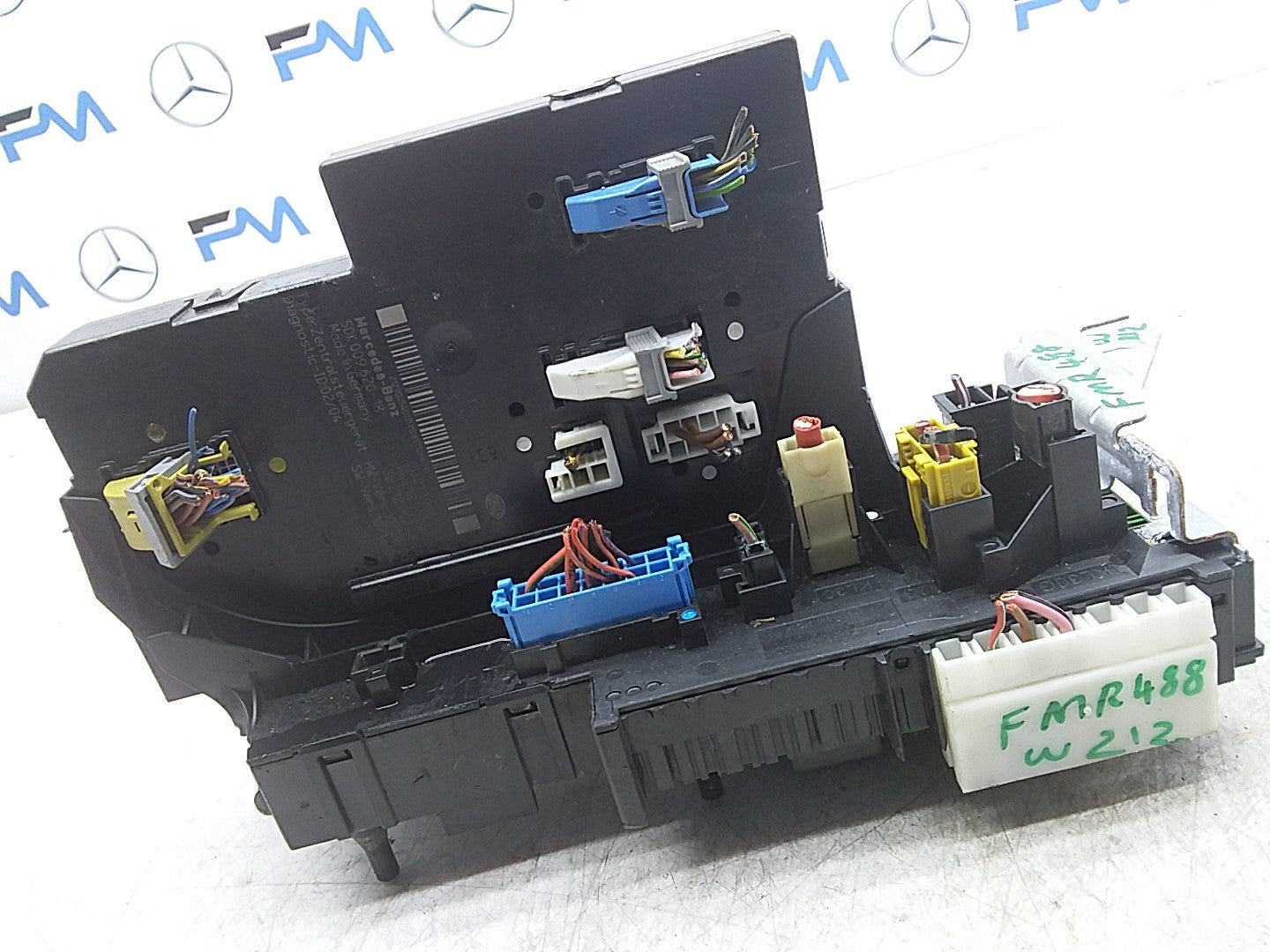 MERCEDES BENZ  E-CLASS W212  FUSE BOX RELAY BOX A2129005401 FMR488