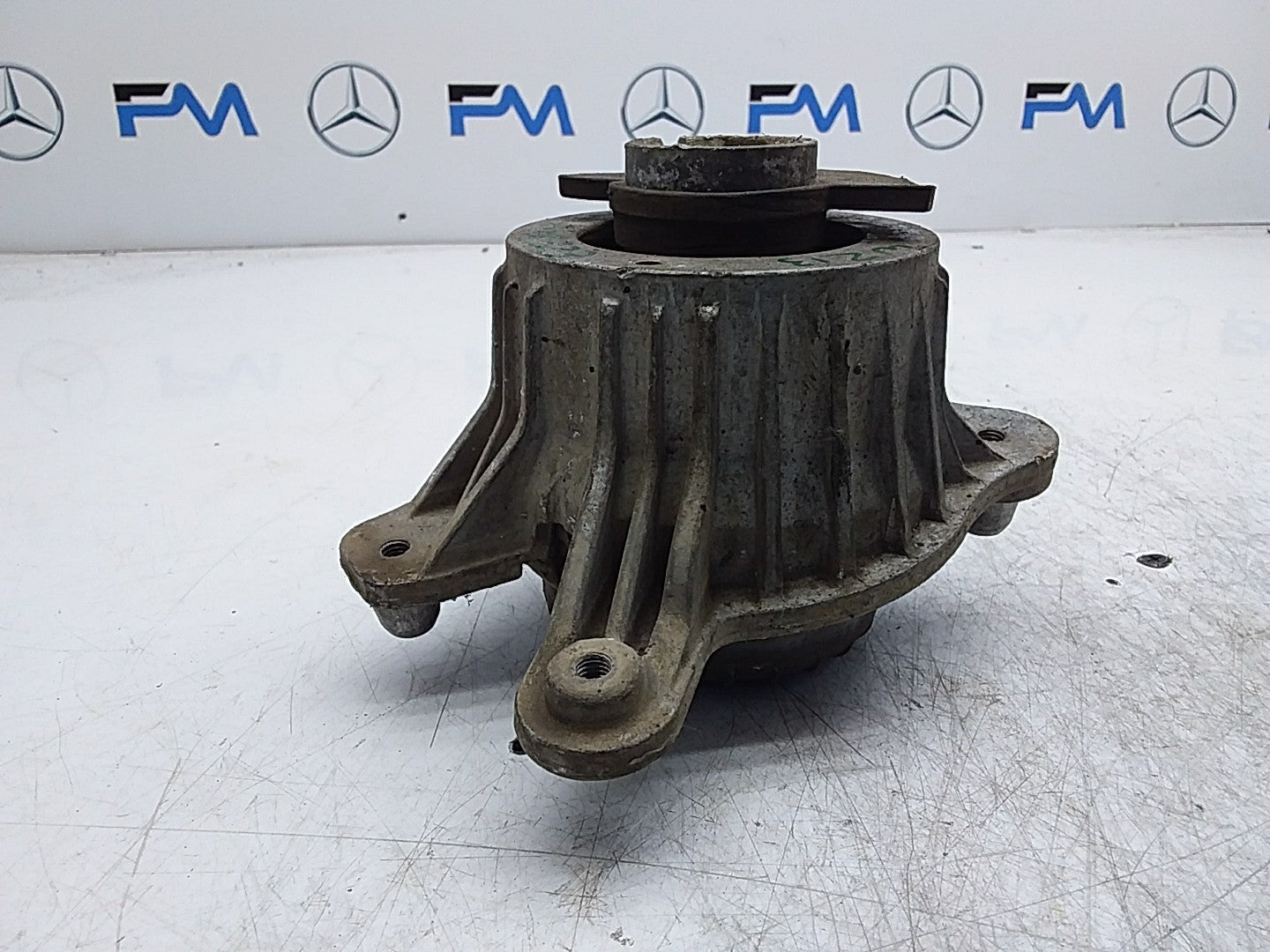 MERCEDES BENZ  E-CLASS W213  ENGINE MOUNT LEFT NS A2132400500 FMR323