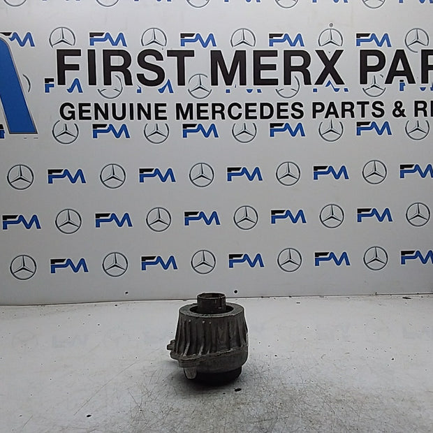 MERCEDES BENZ  C-CLASS  W205  ENGINE MOUNT LEFT NS A2052406617 FMR345