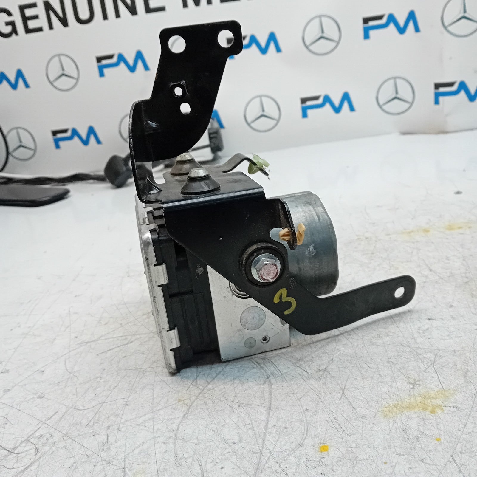MITSUBISHI OUTLANDER MK3 ABS PUMP 2013 4670B481 FM001465