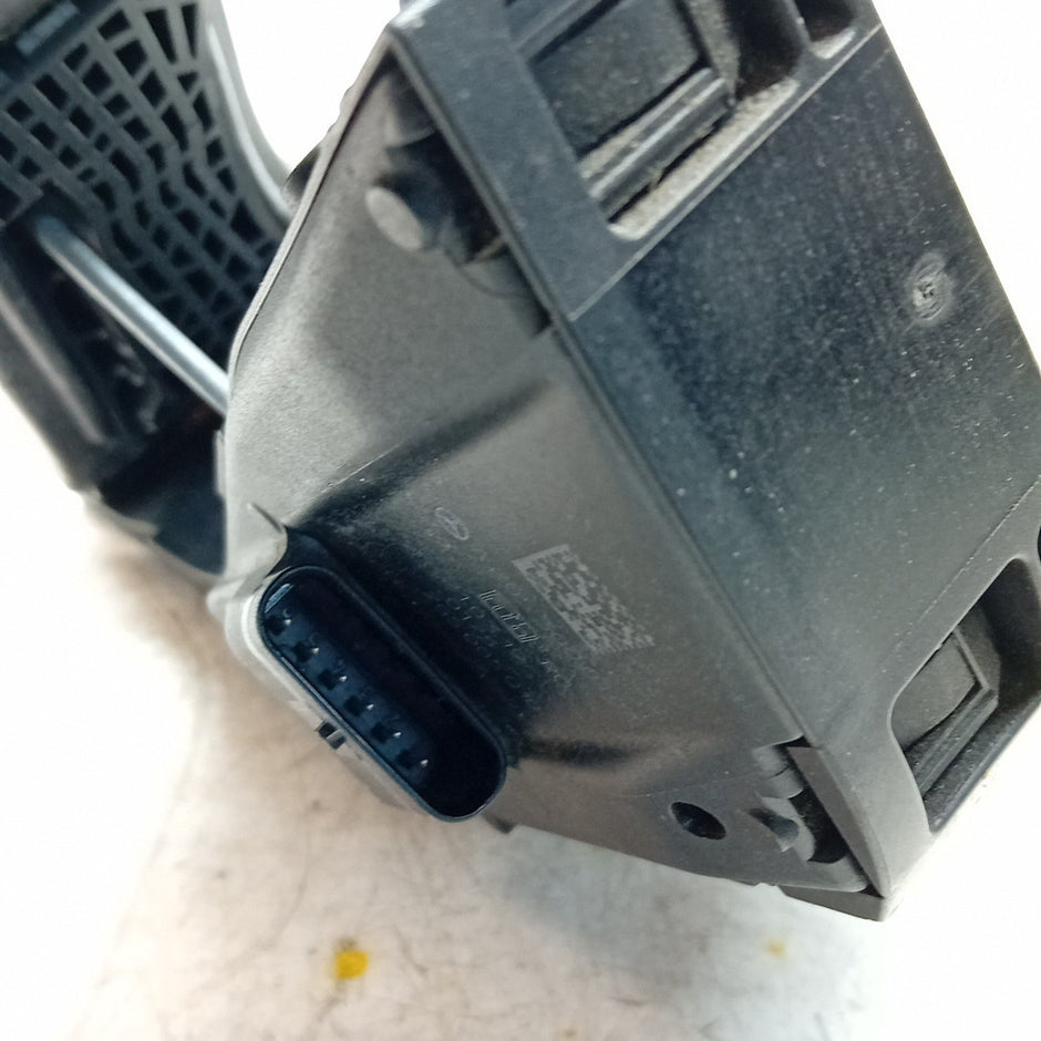 MERCEDES BENZ C-CLASS W205 THROTTLE ACCELERATOR A2053000104 2014 ON FM001560
