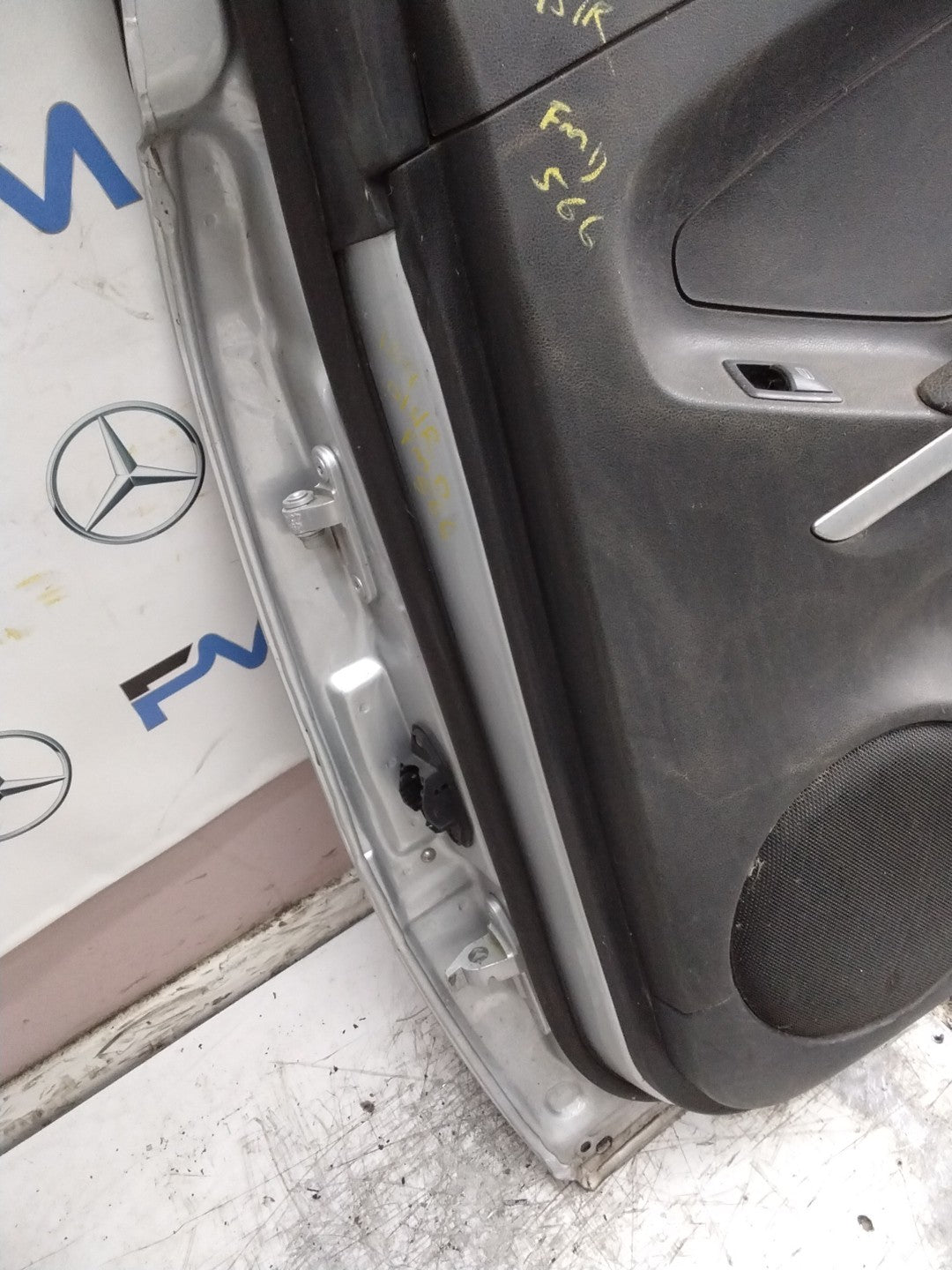 MERCEDES M-CLASS W164  DRIVER REAR DOOR OSR SILVER 2005-11 COMPLETE FMD566