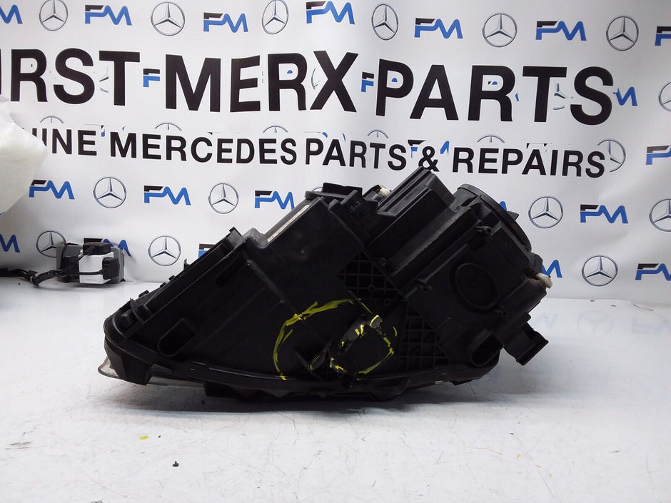2013 MERCEDES A-CLASS W176 HEADLIGHT DRIVER SIDE OS A1768200461 FMH117 (Damaged)