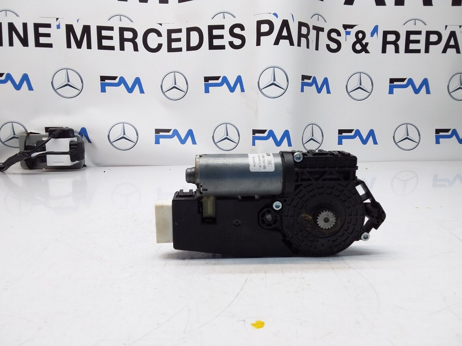 Mercedes C-CLASS W205 Sunroof Motor Regulator  A2059009104 FM00446