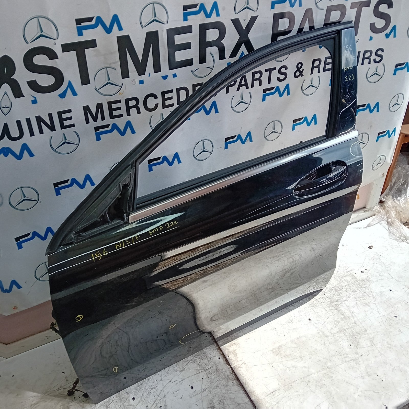 MERCEDES GLA X156 PASSENGER FRONT DOOR NSF BLACK 2014-19 COMPLETE FMD221