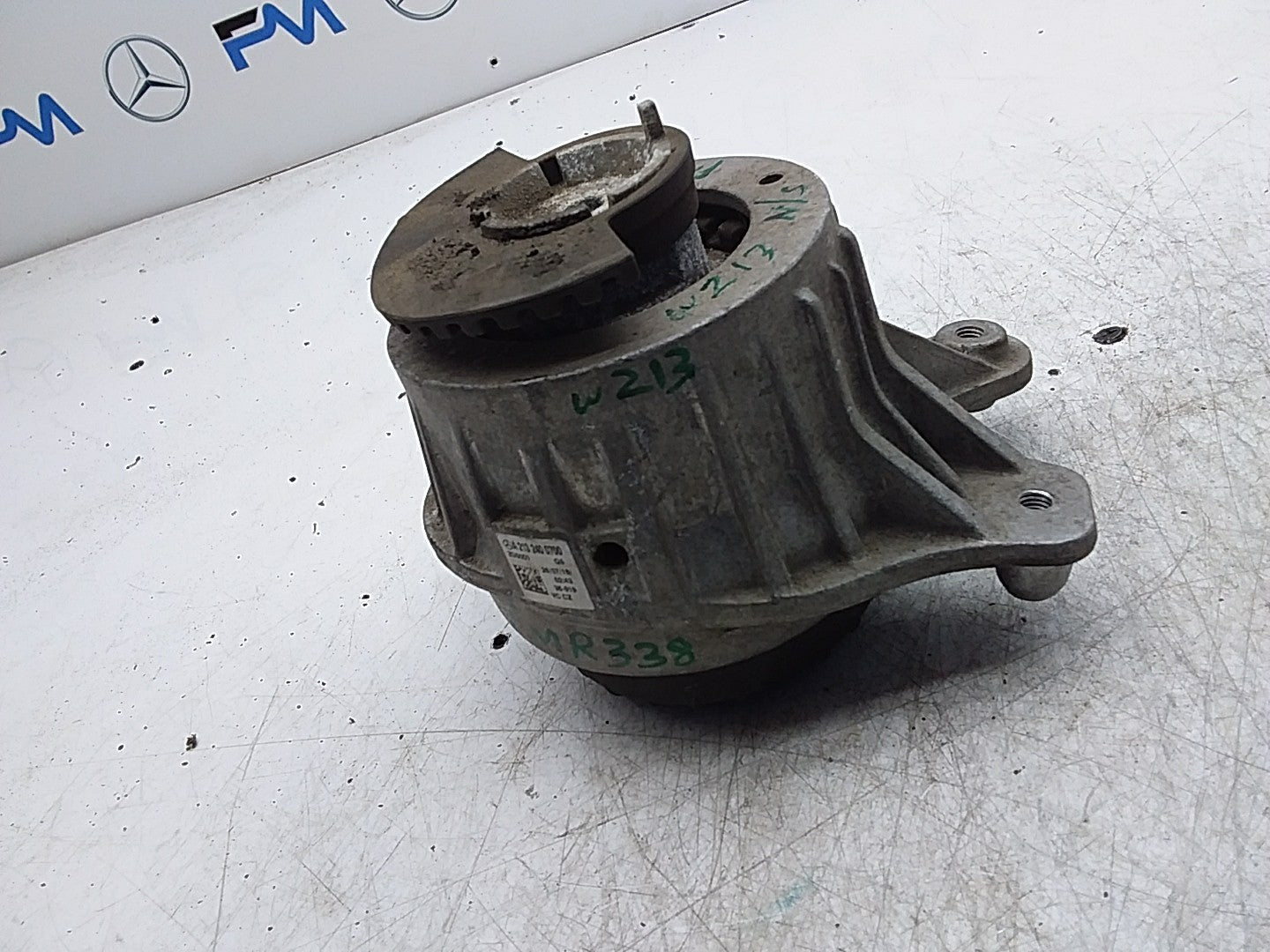 MERCEDES BENZ  E-CLASS W213  ENGINE MOUNT LEFT NS A2132400700 FMR338